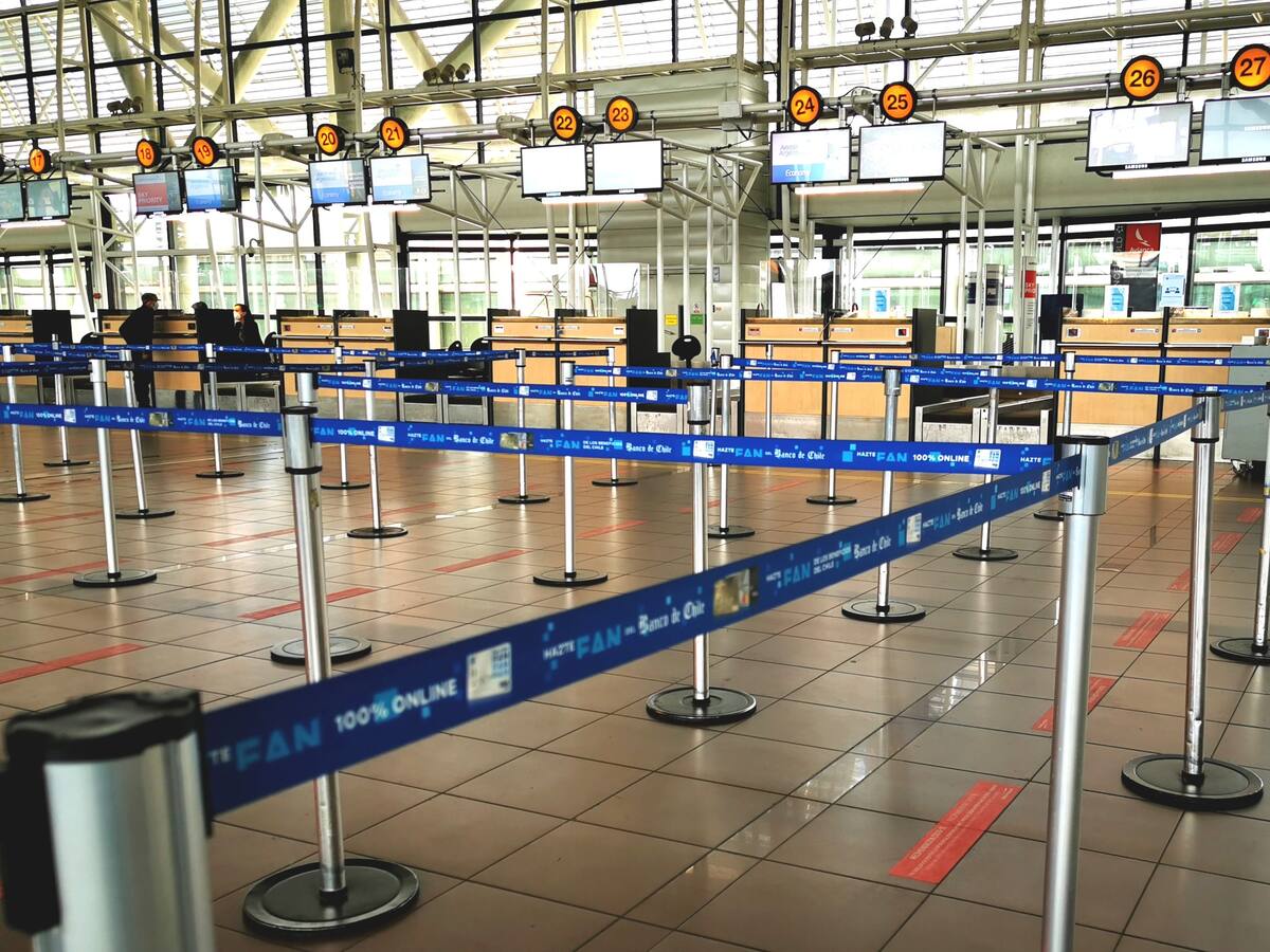 PDI detuvo a 22 extranjeros que portaban PCR falsificado en el Aeropuerto de Santiago