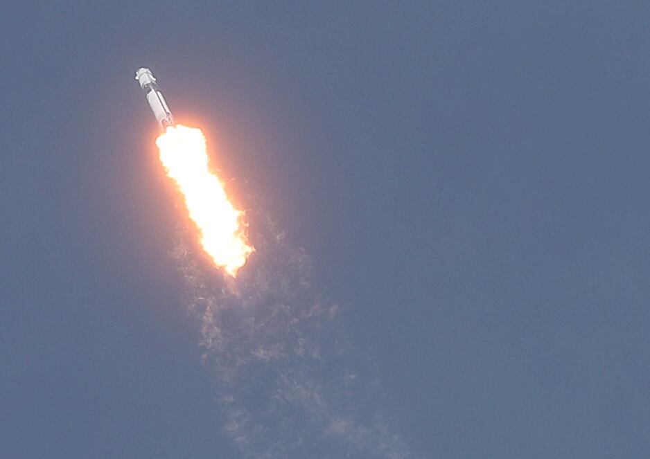 Un cohete de SpaceX sale del Centro Espacial Kennedy en mayo de 2020