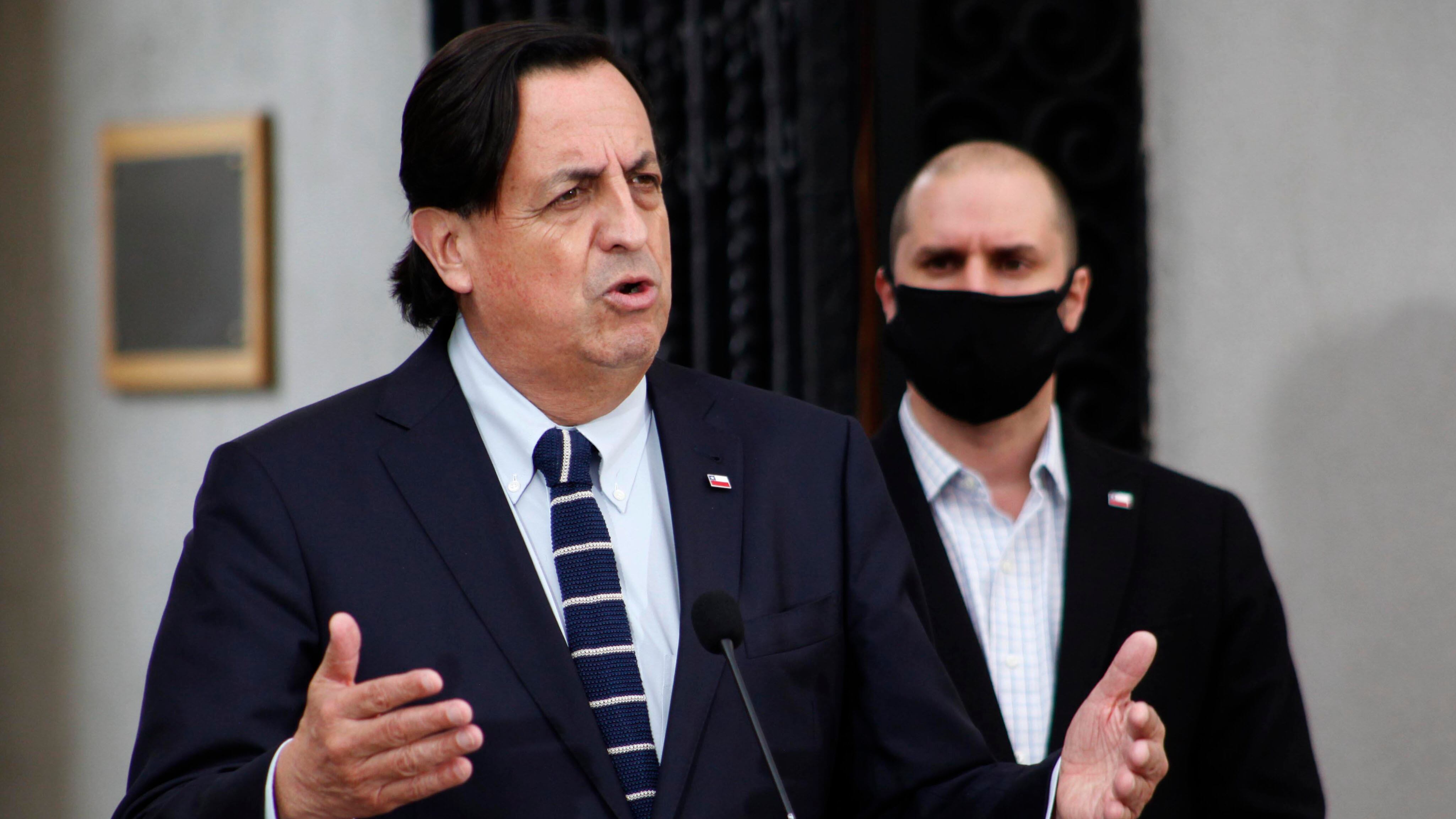 02 de Septiembre de 2020/SANTIAGOVictor Perez, ministro del Interior, Jaime Bellolio, Secretario General de Gobierno, durante el punto de prensa realizado en el Palacio de La Moneda por el termino de conflicto del paro de los Camioneros
FOTO: MAURICIO MENDEZ/AGENCIAUNO