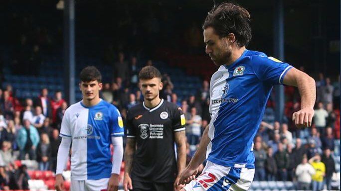 Ben Brereton arrancó la temporada con gol para el triunfo del Blackburn Rovers