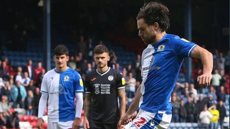 Ben Brereton arrancó la temporada con gol para el triunfo del Blackburn Rovers