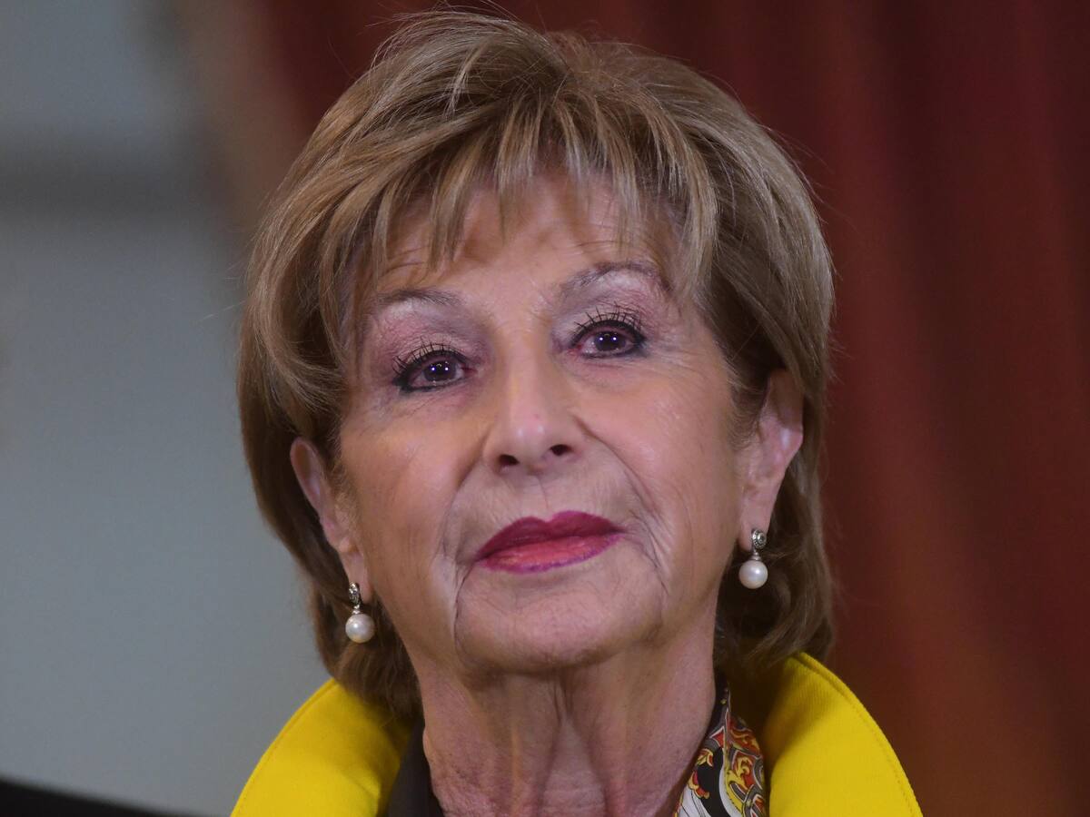 Exprimera dama Marta Larraechea es internada de urgencia en San Antonio