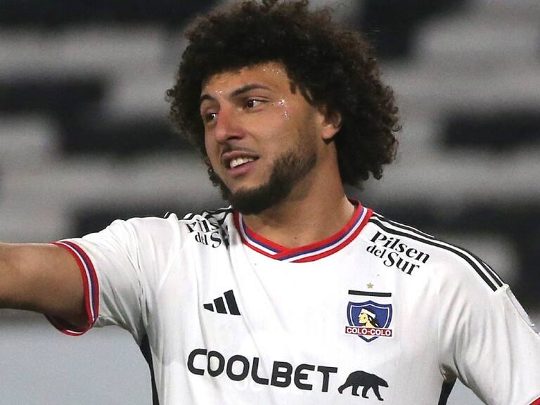 Maximiliano Falcón nuevamente fue expulsado en Colo Colo tras durísima falta contra jugador de Curicó