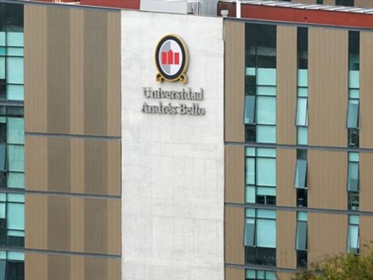 Universidad Andrés Bello desvinculó a decano de Derecho tras investigación sumaria