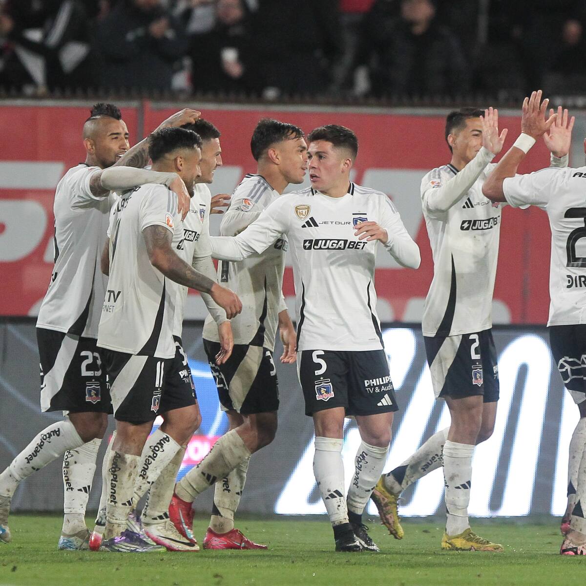 El club chileno que rescataría a Mauricio Isla y Óscar Opazo tras dejar Colo Colo: sorpresa total en el mercado
