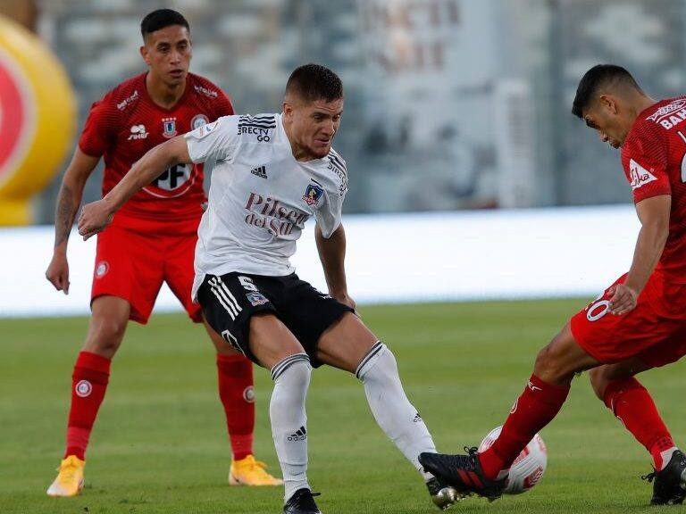 27 de Marzo del 2021/SANTIAGOLeonardo Gil(i) y Matías Laba(d) ,durante el partido valido por la Primera fecha del Campeonato Nacional AFP PlanVital 2021, entre Colo Colo vs Unión La Calera, disputado en el Estadio Monumental.
FOTO:FRANCISCO LONGA/AGENCIAUNO