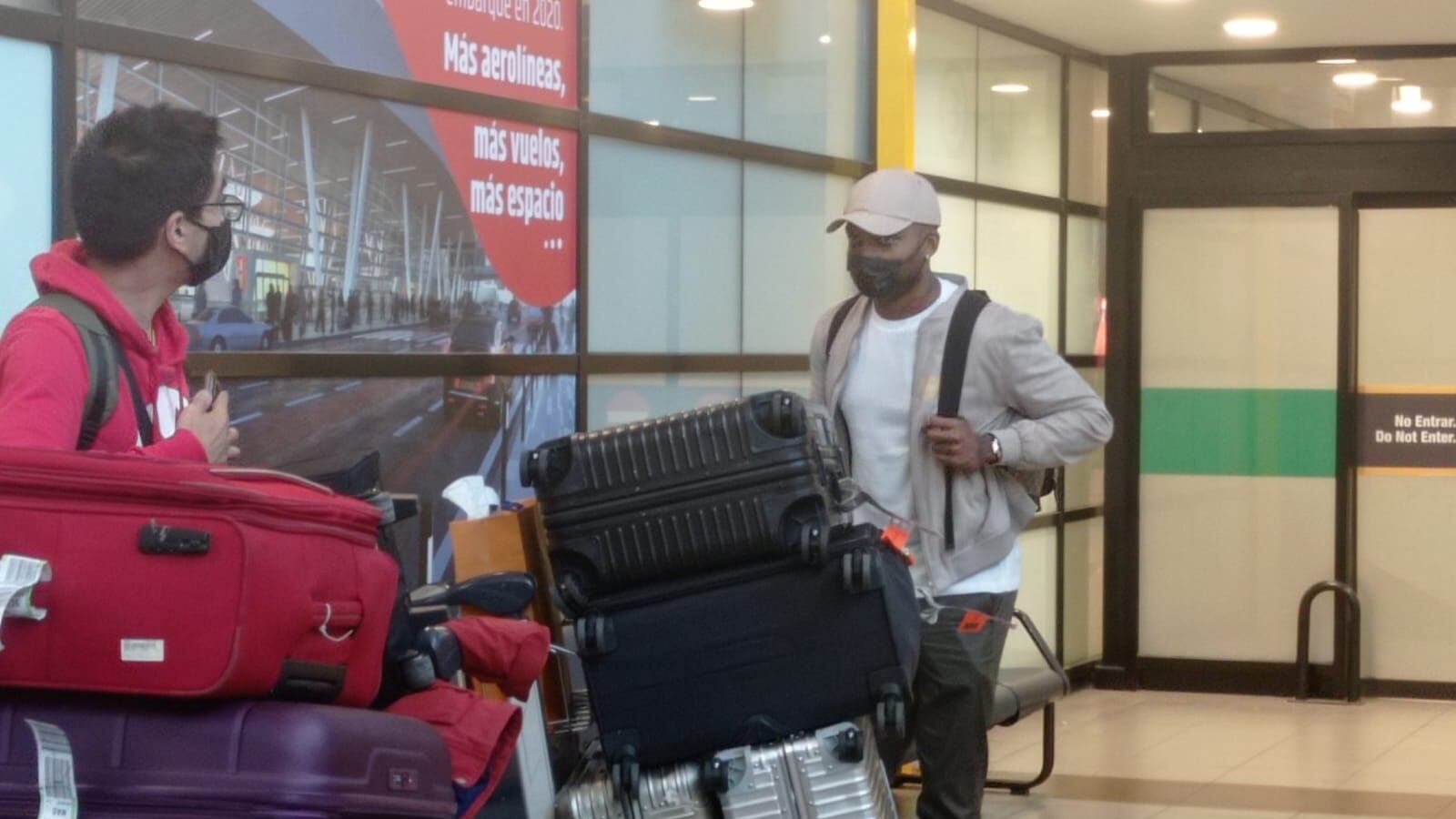 Junior Fernandes llegó a Santiago para firmar su regreso a Universidad de Chile