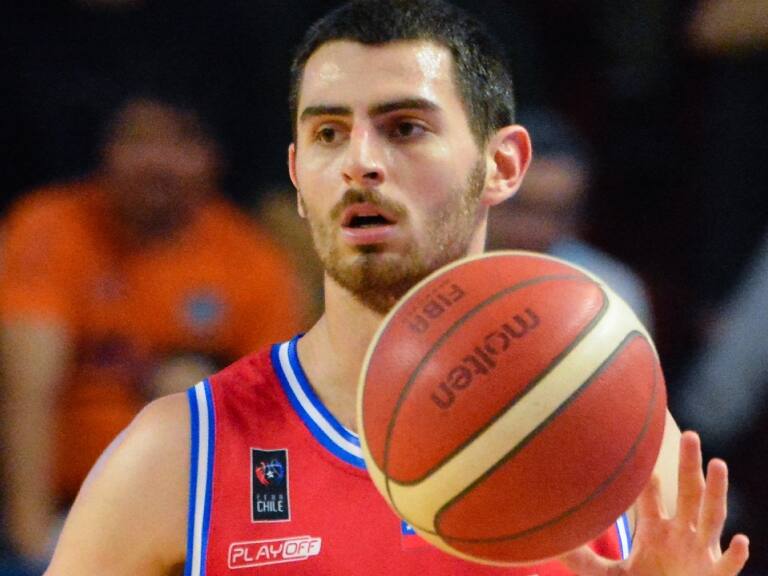 Otro golpe a La Roja del básquetbol: Sebastián Herrera no jugará los decisivos duelos ante Venezuela y Colombia