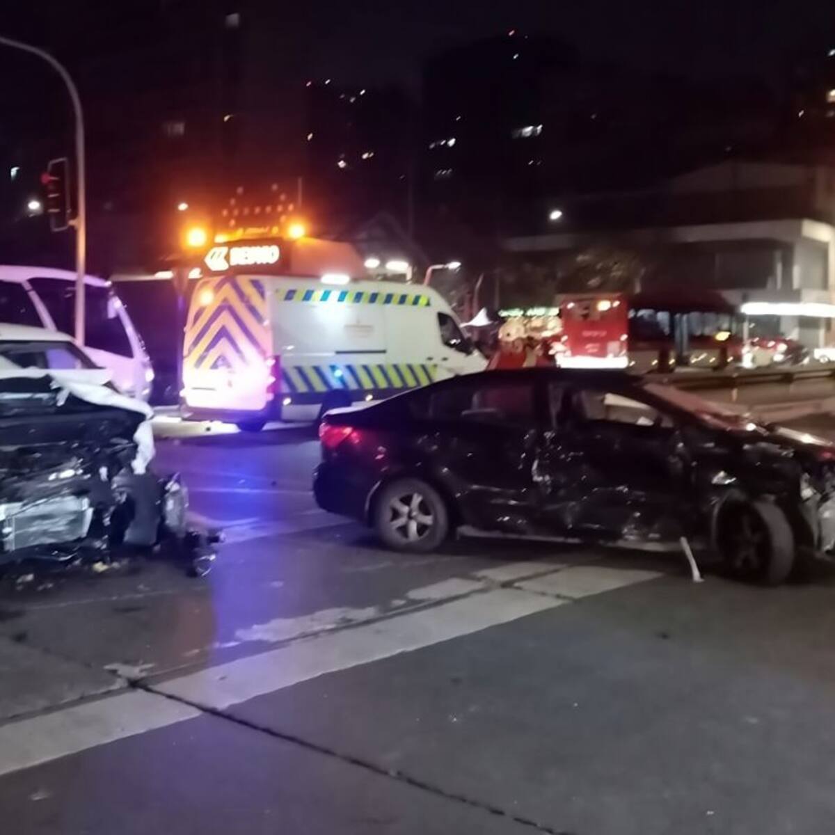 Insólito accidente en Santiago Centro: conductores se dieron a la fuga tras chocar y dejar 2 heridos