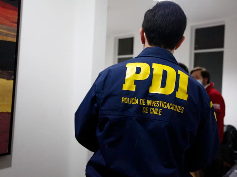 Seis delincuentes disfrazados de PDI cometen violento robo en casa de La Florida