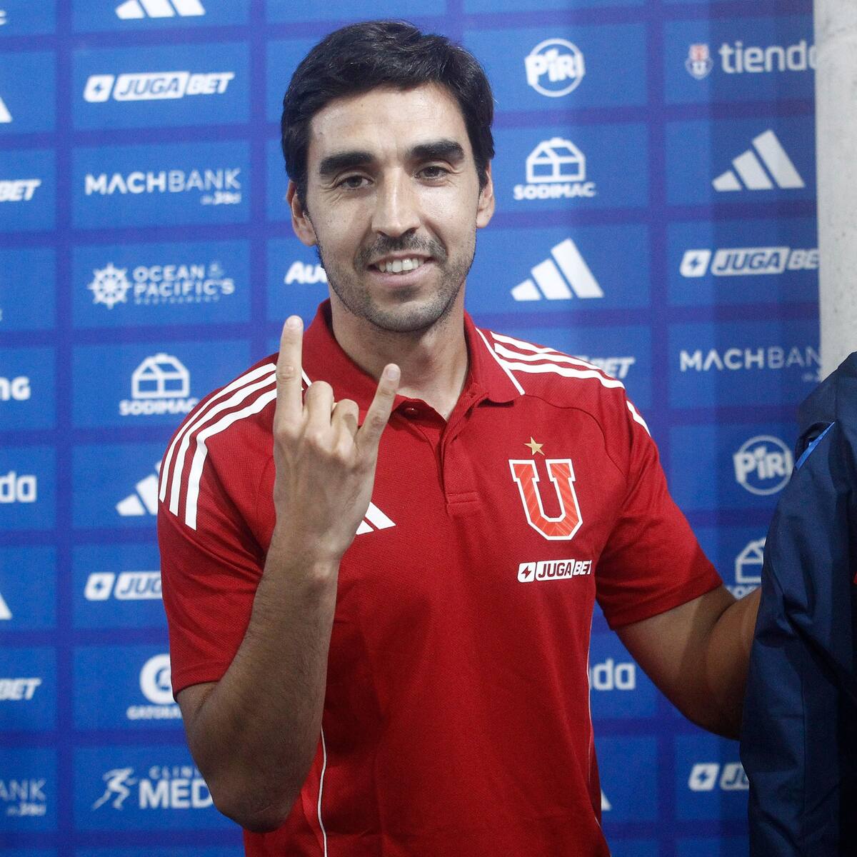 “Paqui” Meneghini sorprende con su primera medida en la U y aborda la chance de sumar a Eduardo Vargas