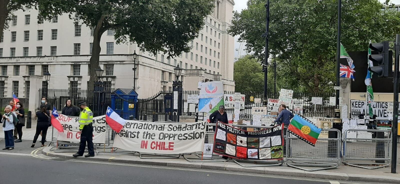 Chilenos protestaron por presencia del Presidente Piñera en Reino Unido