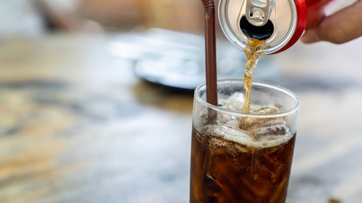 Alertan que bebidas “sin azúcar” podrían ser peores que las normales: una al día dañaría el hígado