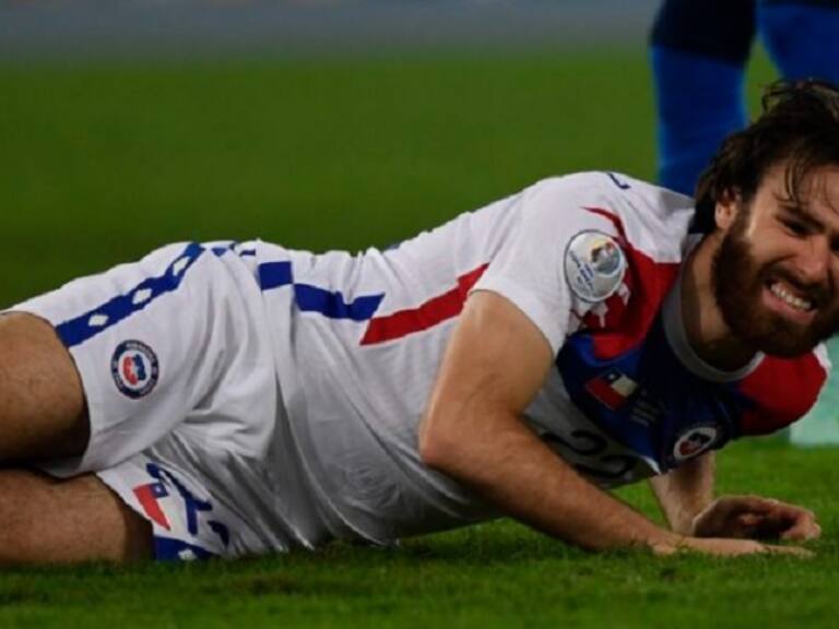 Hinchas quedaron destrozados tras el palo de Brereton: les hizo recordar el famoso travesaño de Pinilla en el Mundial de 2014