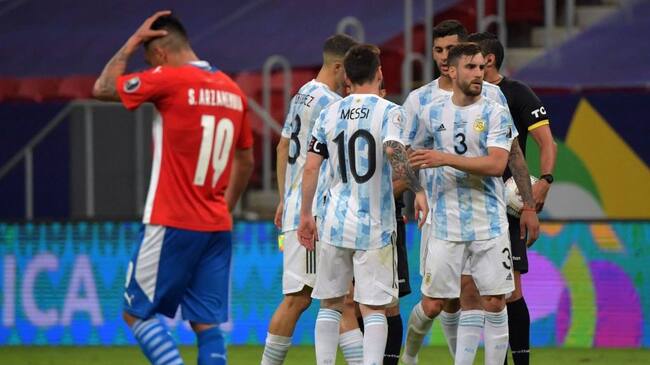 Argentina's footballers react at the end of the Conmebol Copa America 2021 football tournament group phase match between Argentina and Paraguay at the Mane Garrincha Stadium in Brasilia on June 21, 2021. (Photo by NELSON ALMEIDA / AFP) (Photo by NELSON ALMEIDA/AFP via Getty Images)