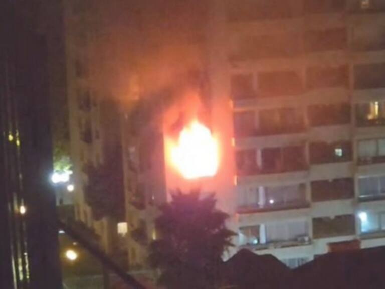 Incendio en Providencia movilizó a once compañías de Bomberos: no hubo lesionados
