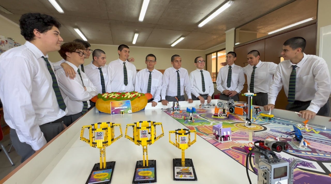 Alumnos del colegio PuenteMaipo de Puente Alto logran recursos para participar en el Mundial de Robótica