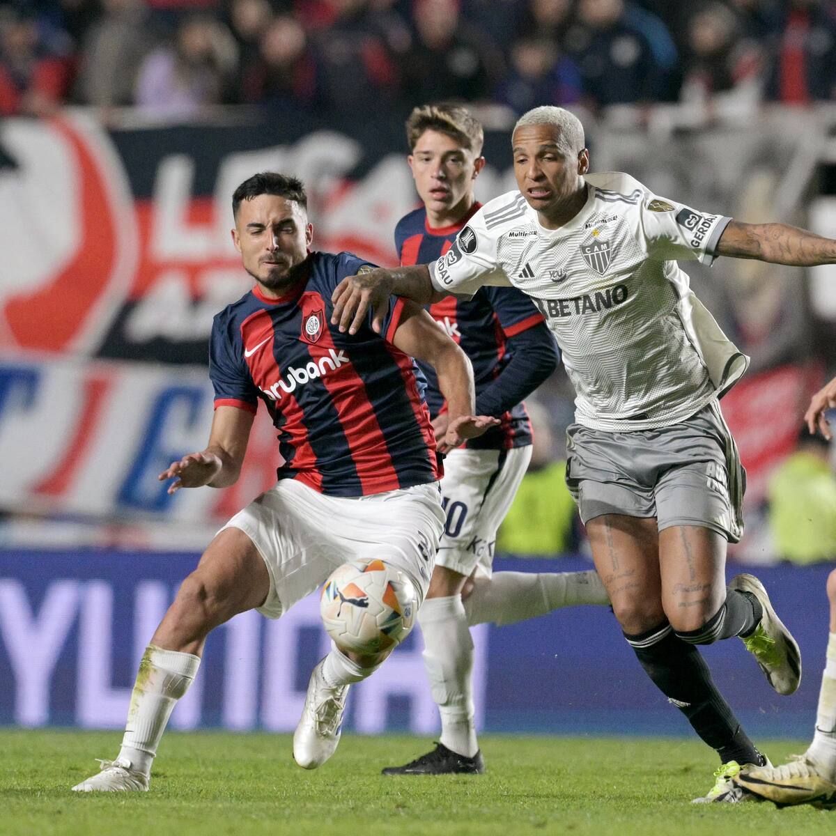 San Lorenzo y Atlético Mineiro repartieron honores por los 8vos de final de la Copa Libertadores