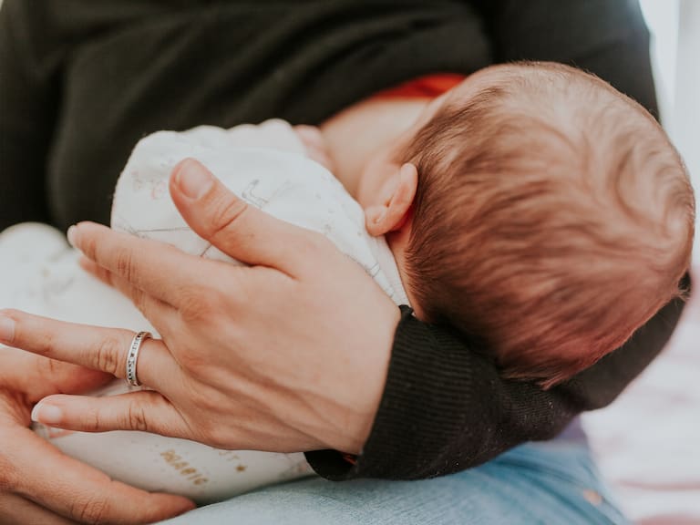 Amamantar, referencial