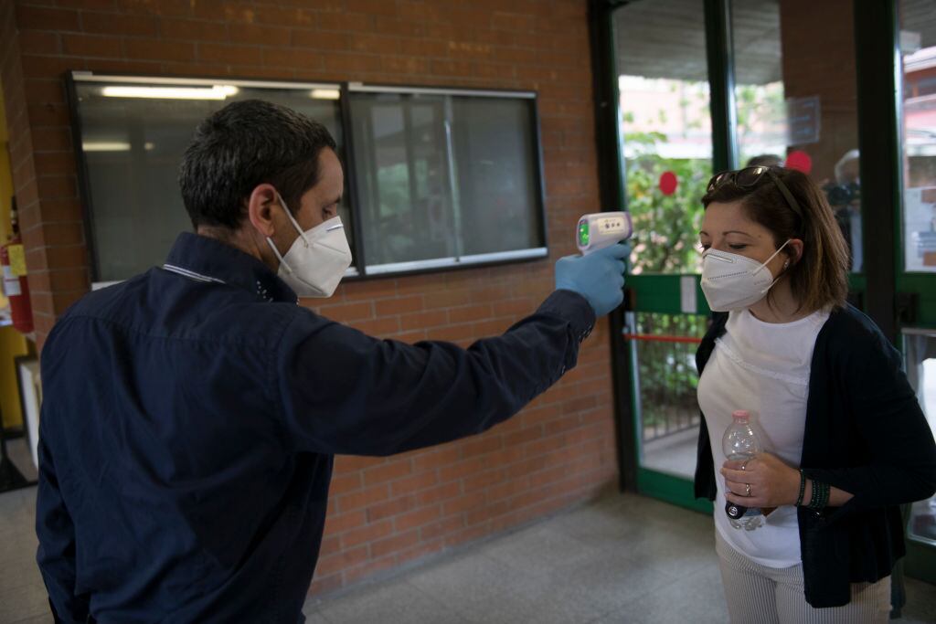 Medidas de control en un colegio de Turín