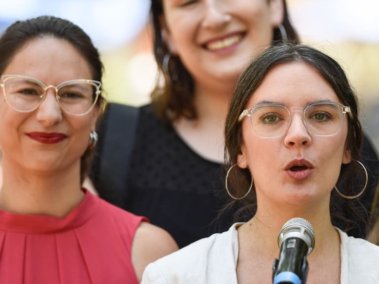 Vallejo sobre críticas contra Irací Hassler por su gestión en Santiago: «Ha habido disposición para enfrentar problemas que son heredados»