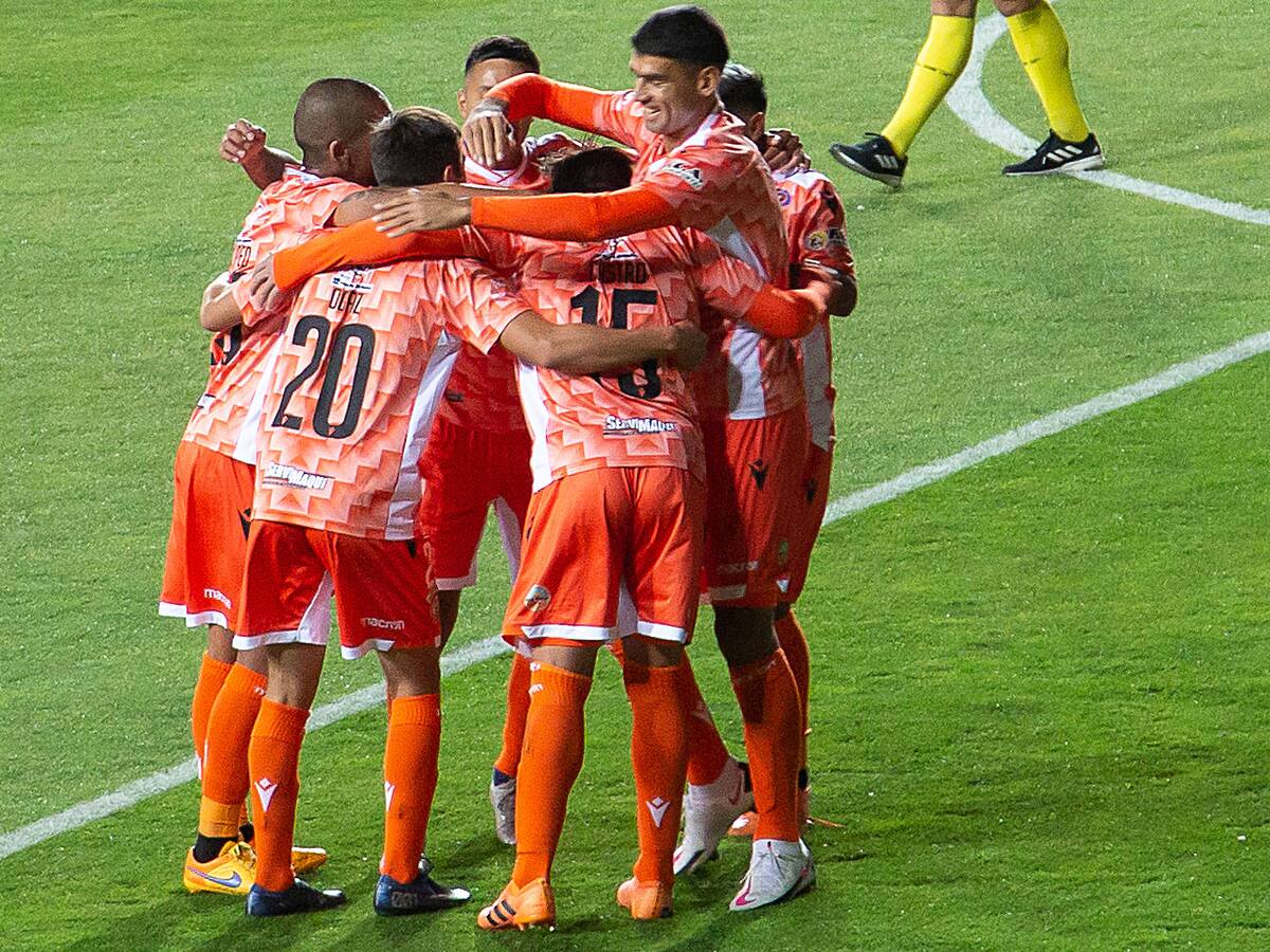 Cobreloa volvió al triunfo y escapó de momento del descenso directo a Segunda División
