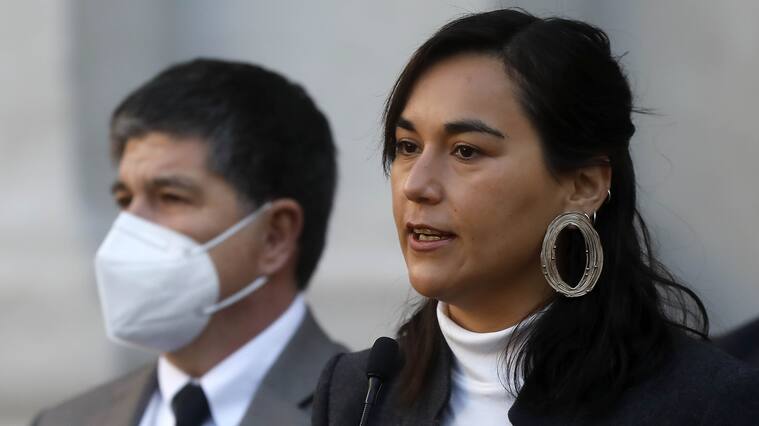 07 de Julio de 2022/SANTIAGOLa Ministra del Interior,Izkia Sishes, junto al Subsecretario del Interior, Manuel Monsalve entre otras autoridades, emiten unas palabras en el Palacio de La Moneda.
FOTO: CRISTOBAL ESCOBAR/AGENCIAUNO