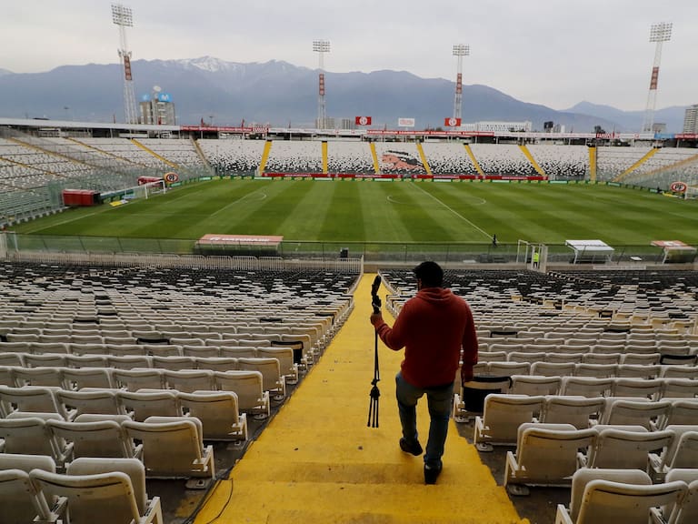 ¿Sin público? Colo Colo podría jugar ante Peñarol con el estadio vacío