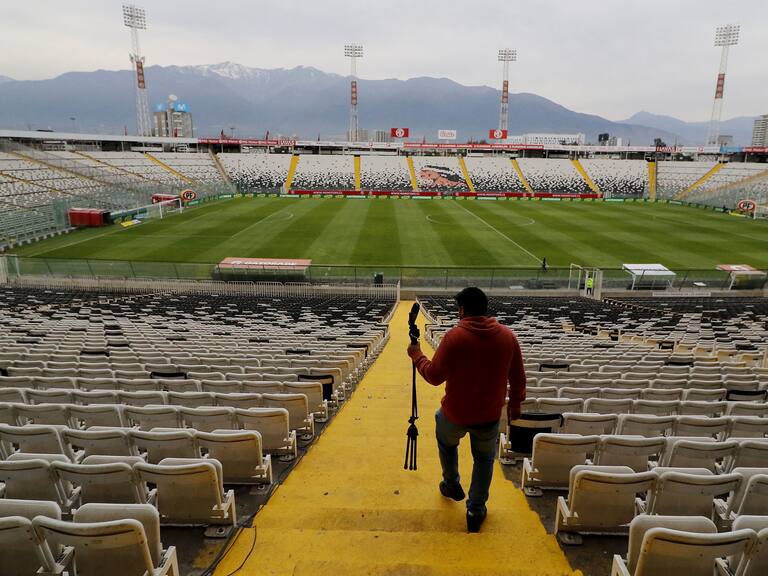 ¿Sin público? Colo Colo podría jugar ante Peñarol con el estadio vacío