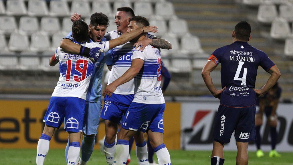 SANTIAGO, CHILE - NOVEMBER 05: José Pedro Fuenzalida, goalkeeper Matías Dituro, Tomás Astaburuaga and Germán Lanaro of Universidad Catolica celebrate after winning a second leg match of the second round of Copa CONMEBOL Sudamericana 2020 between Universidad Católica and Sol de América at Estadio San Carlos de Apoquindo on November 05, 2020 in Santiago, Chile. (Photo by Esteban Felix - Pool/Getty Images)