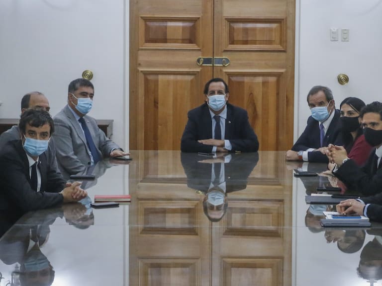 Comité político apoyó a Víctor Pérez