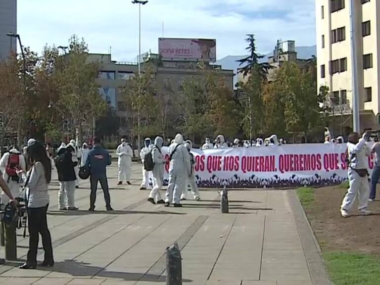 Manifestación de agrupaciones sociales se realizó en Plaza Baquedano este domingo
