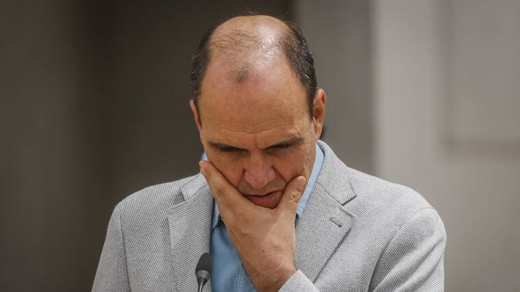 2 de enero del 2021/SANTIAGOEl ministro de la secretaría general de la Presidencia, Cristián Monckeberg, se toma la cara, durante el balance legislativo 2020 del Gobierno, así como de las prioridades legislativas para el mes de enero, en el patio de Los naranjos del Palacio de La Moneda.
FOTO: SEBASTIAN BELTRAN GAETE/AGENCIAUNO