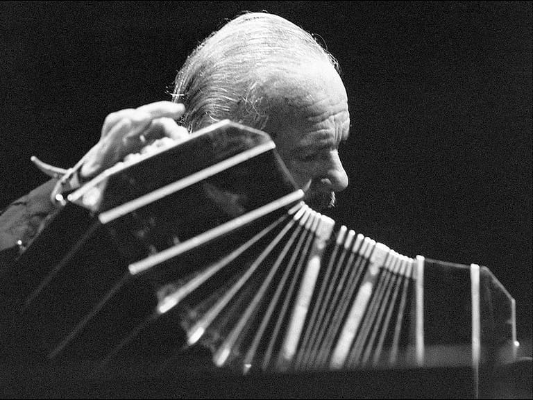 HBO estrena documental sobre la figura de Astor Piazzolla: «Muchos jóvenes van a decir: esto parece una música urbana»