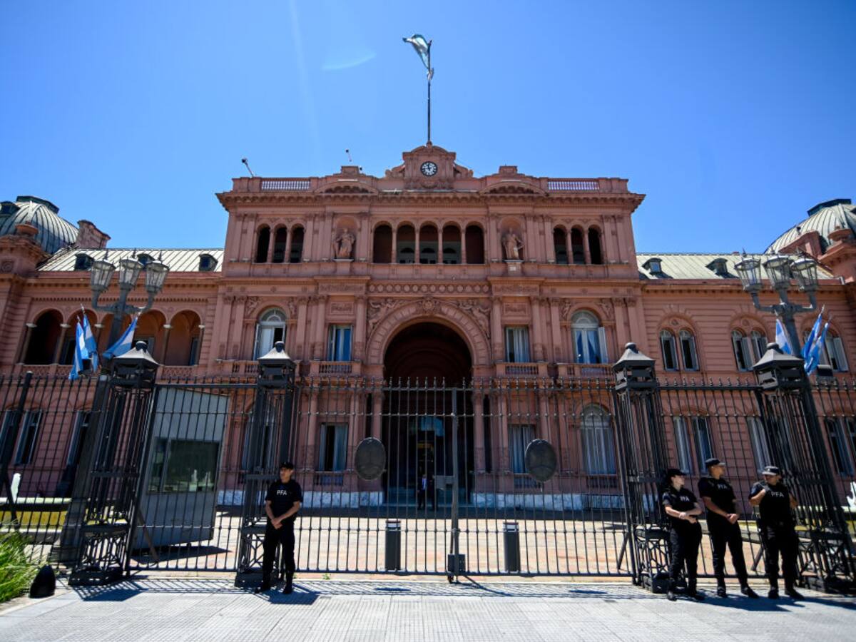 Gobierno de Javier Milei intenta silenciar a periodista del diario Clarín de Argentina
