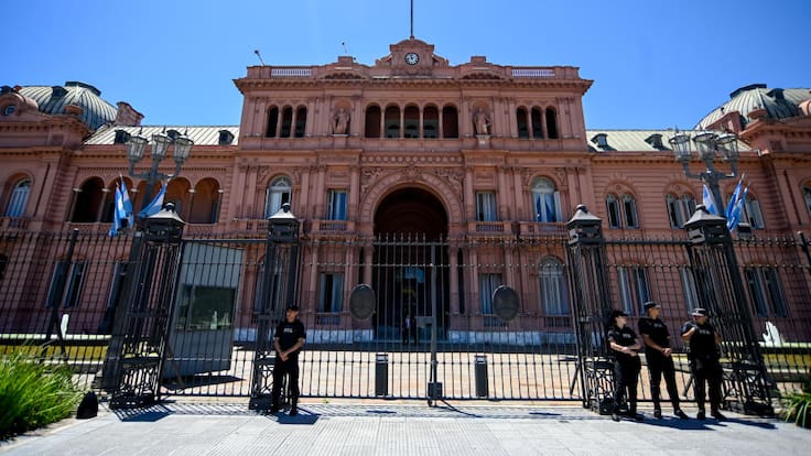 Gobierno de Javier Milei intenta silenciar a periodista del diario Clarín de Argentina