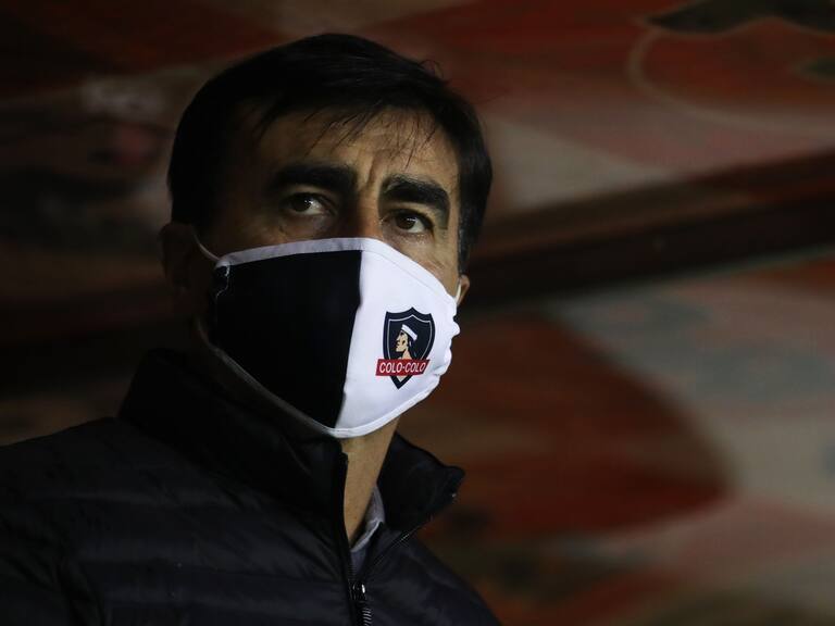 01 DE MAYO DE 2021/CHILLANEl director tecnico de Colo Colo, Gustavo Quinteros, durante el partido valido por la fecha 5 del Campeonato Nacional AFP PlanVital 2021, entre Nublense y Colo Colo, disputado en el Estadio Nelson Oyarzun Arenas de Chillan.
FOTO: JAVIER VERGARA/AGENCIAUNO