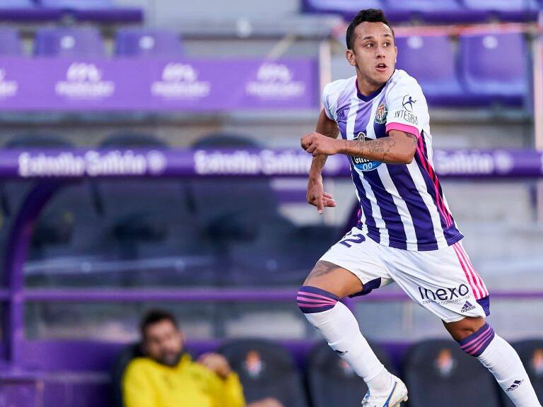 VALLADOLID, SPAIN - SEPTEMBER 27: Fabian Orellana of Real Valladolid looks on during the La Liga Santander match between Real Valladolid CF and RC Celta at Estadio Municipal Jose Zorrilla on September 27, 2020 in Valladolid, Spain. Football Stadiums around Europe remain empty due to the Coronavirus Pandemic as Government social distancing laws prohibit fans inside venues resulting in fixtures being played behind closed doors. (Photo by Diego Souto/Quality Sport Images/Getty Images)