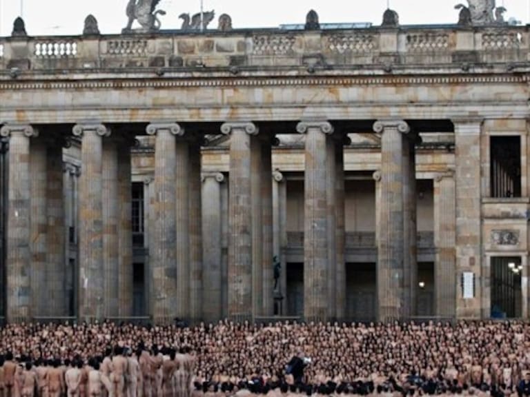 Bogotá se desnuda para Spencer Tunick