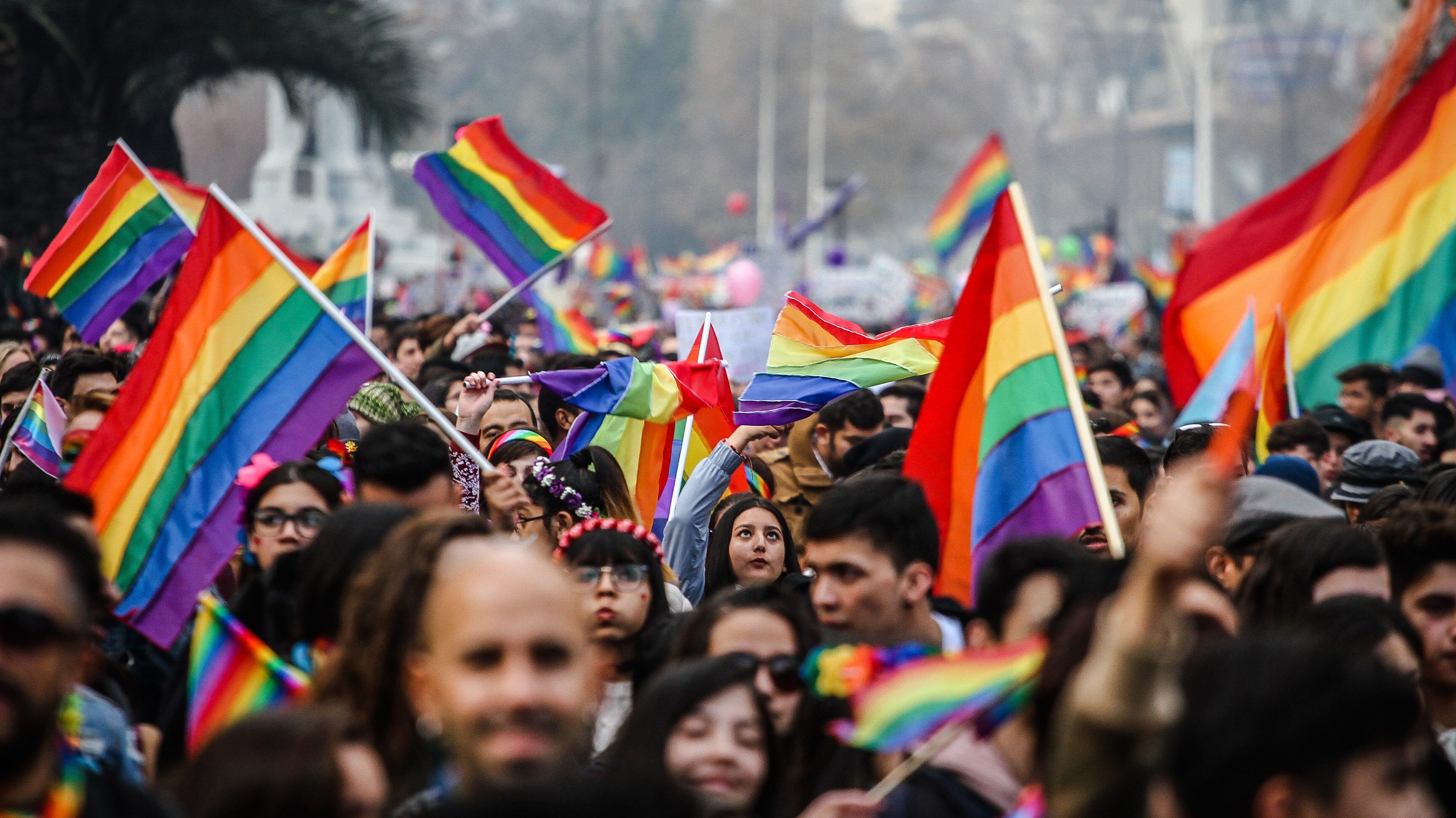 23 de JUNIO de 2018 / SANTIAGOMiles de personas participan de la "Marcha por el Orgullo 2018", convocada por el Movilh y la Fundación Iguales.
FOTO: HANS SCOTT / AGENCIAUNO