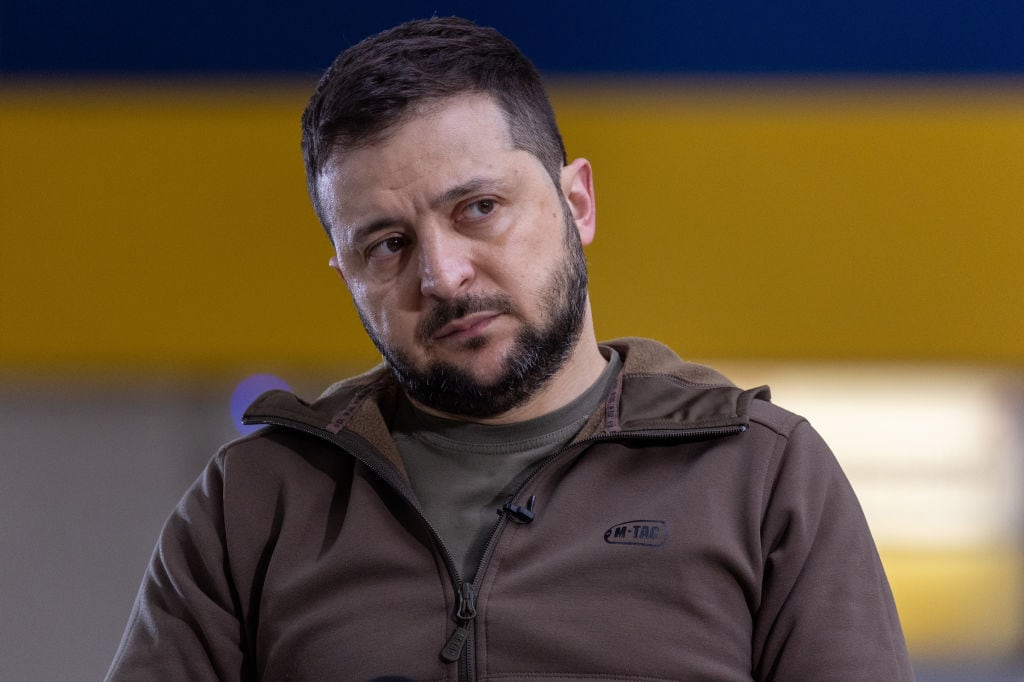 El presidente ucraniano Volodimir Zelenski ante un medio en Kiev