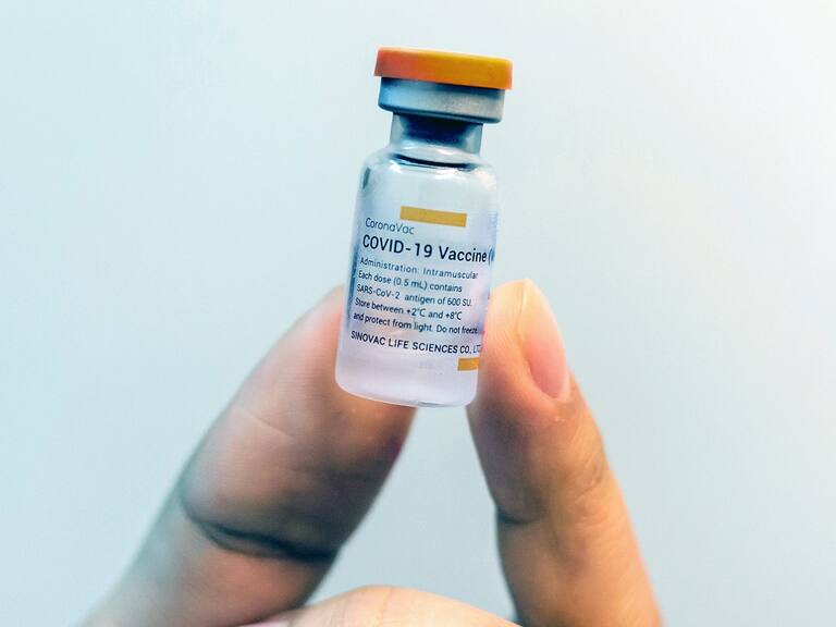 ISP evalúa si niños y adolescentes pueden recibir vacuna Sinovac