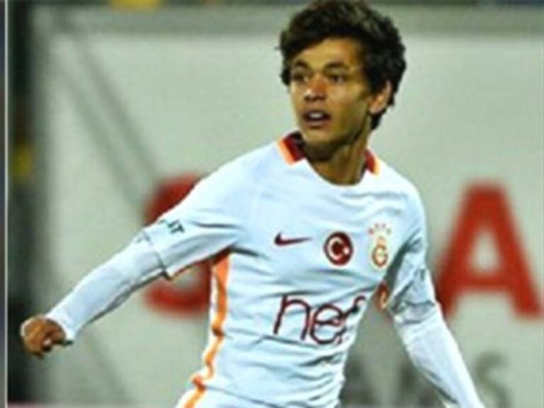 Advierten riesgos al hacer jugar a niños con adultos en el fútbol profesional