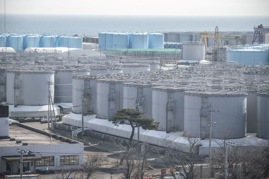 Tanques para almacenar el agua contaminada de la central nuclear de Fukushima