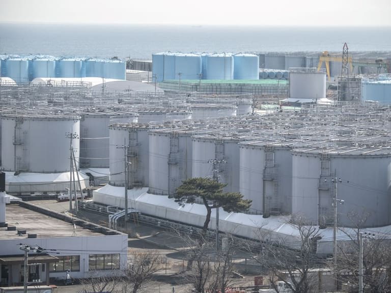 Tanques para almacenar el agua contaminada de la central nuclear de Fukushima