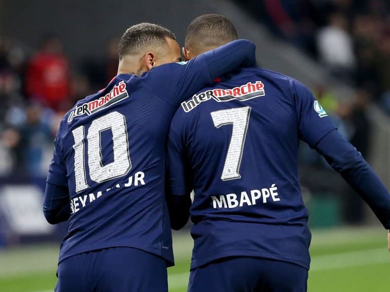 Mbappé y Neymar se bajan el sueldo a la mitad
