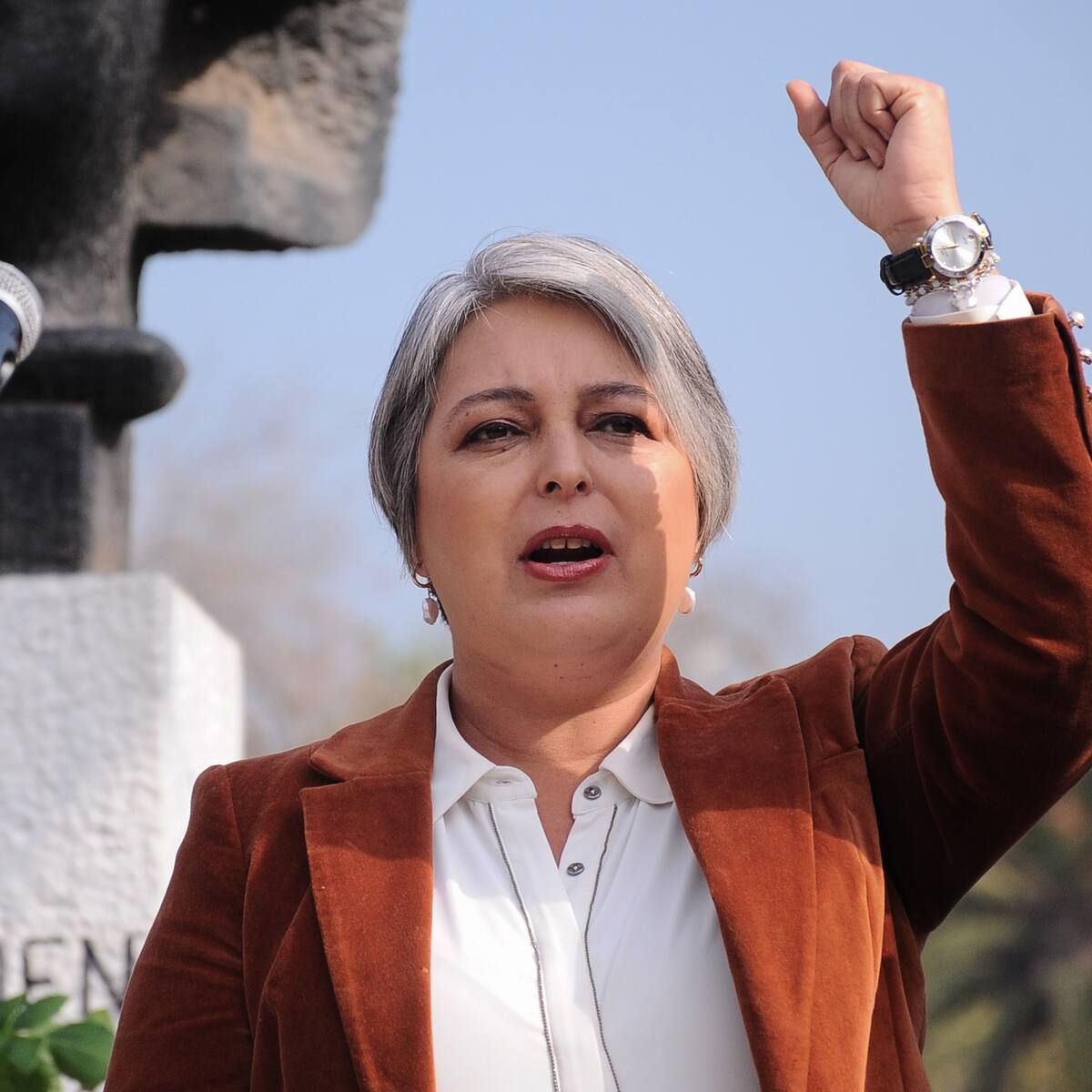Jeannette Jara descarta suspender su militancia en el PC tras rumores internos