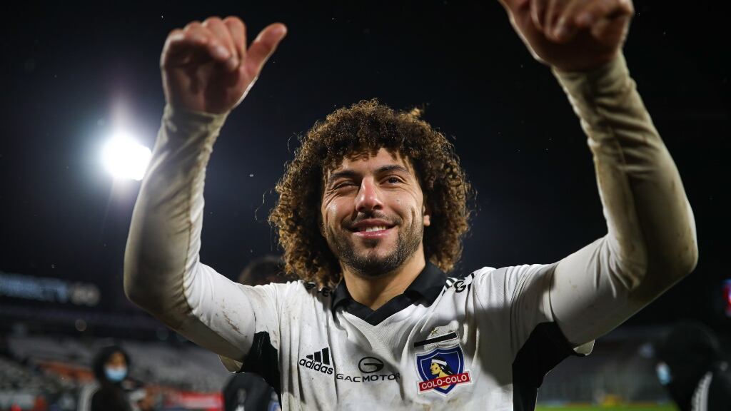 Maximiliano Falcón se acerca a su renovación en Colo Colo: "Las conversaciones están bastante avanzadas"