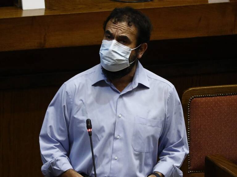 29 DE ENERO DE 2021/VALPARAISOEl diputado Hugo Gutierrez realiza un discurso de despedida, durante la sesion especial de la Camara de Diputados.
FOTO: LEONARDO RUBILAR CHANDIA/AGENCIAUNO