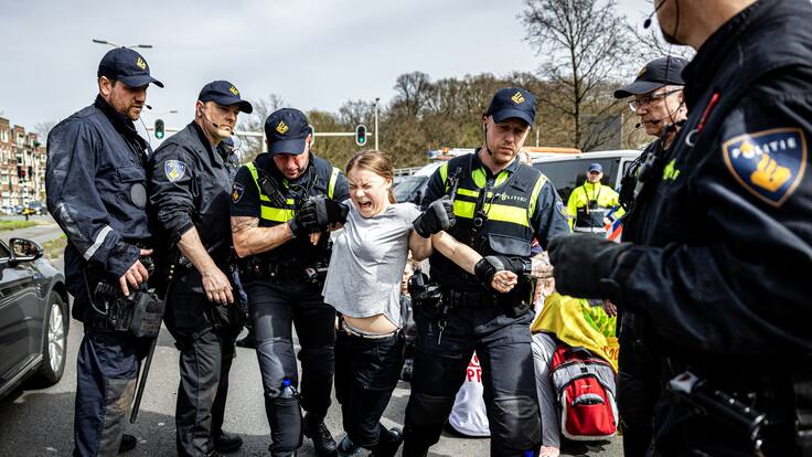 Greta Thunberg es detenida durante una protesta en Países Bajos